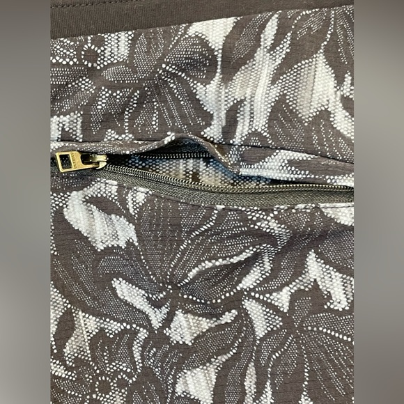 Athleta Trekkie North Jogger Pants Zip Pockets Blue Floral Print Womens Size 12 - Picture 7 of 12